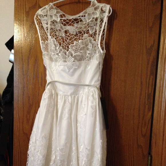 NWT BEBE lace mini dress white 00 - Picture 3 of 4